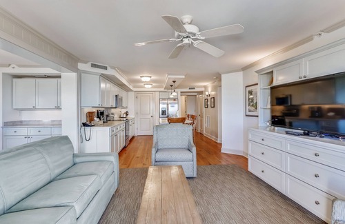 Holmes Beach Condo | Mainsail Beach Inn 3 Bedroom Beach Facing Unit