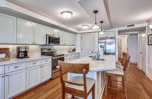 Holmes Beach Condo | Mainsail Beach Inn 3 Bedroom Beach Facing Unit
