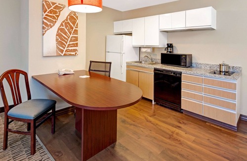 Hoffman Estates Hotel | MainStay Suites Chicago Hoffman Estates