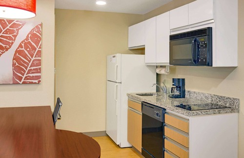 Hoffman Estates Hotel | MainStay Suites Chicago Hoffman Estates