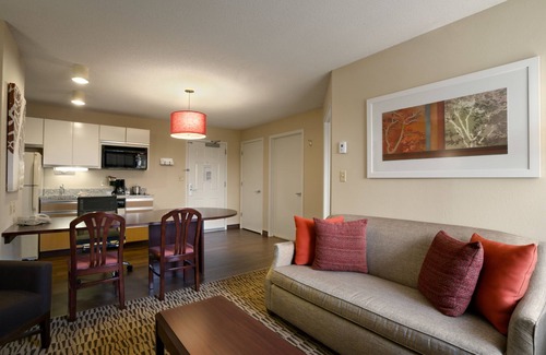 Hoffman Estates Hotel | MainStay Suites Chicago Hoffman Estates