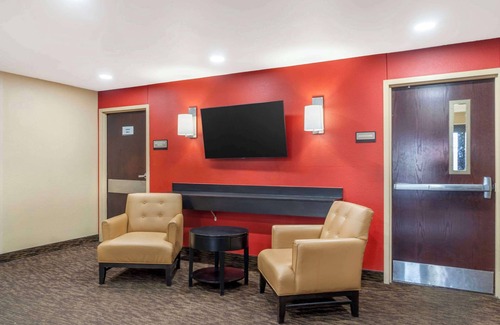Hillside Hotel | MainStay Suites Chicago Hillside