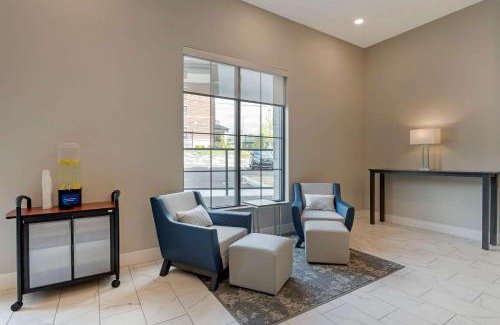 Walnut Hills Hotel | MainStay Suites Cincinnati University - Uptown
