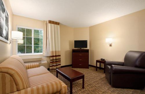 Wheeling Hotel | MainStay Suites Northbrook Wheeling