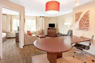Wheeling Hotel | MainStay Suites Northbrook Wheeling