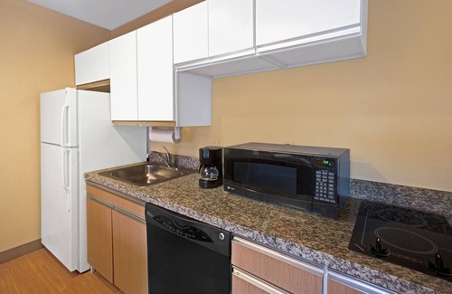 Wheeling Hotel | MainStay Suites Northbrook Wheeling