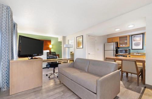 Richmond Heights Hotel | MainStay Suites St Louis - Galleria