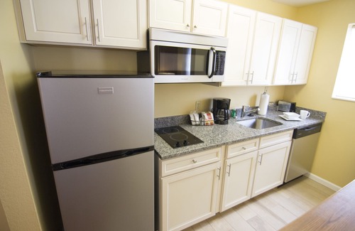 Potomac Falls Hotel | MainStay Suites Sterling near Dulles Town Center