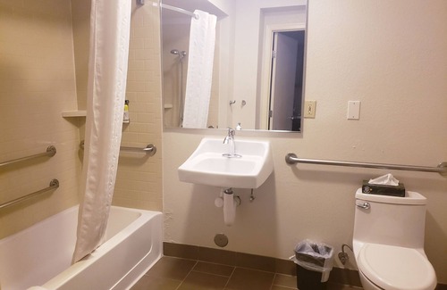 Greenwich Hotel | MainStay Suites Wichita Northeast