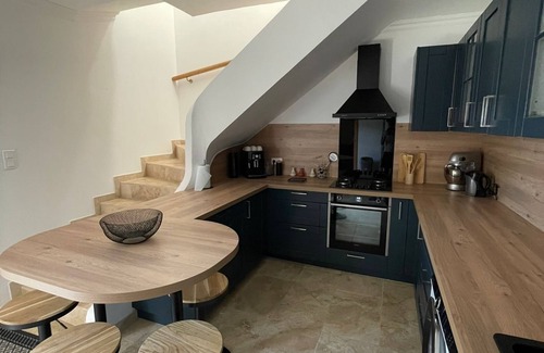 Apt Apartment | Maison à la Hauteur d un Beau Village