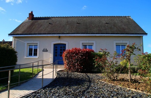 Chateau-la-Valliere House | Maison à Quelques pas D'un lac Arboré Près de la Ville de Tours