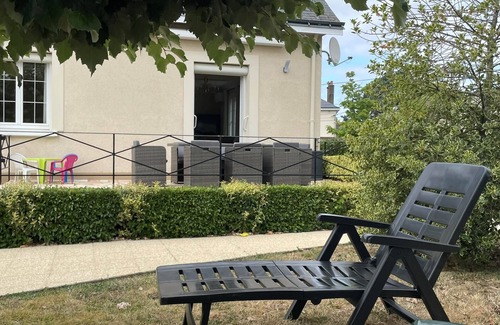 Chateau-la-Valliere House | Maison à Quelques pas D'un lac Arboré Près de la Ville de Tours