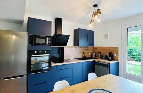 Argeles Gazost House | Maison 12 Pers. Dans les Pyrénées, Jardins et Balcon
