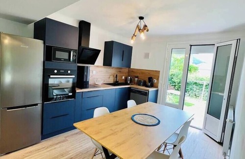 Argeles Gazost House | Maison 12 Pers. Dans les Pyrénées, Jardins et Balcon