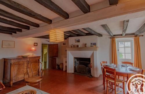 Huille House | Maison 15ème siècle à Huillé, 2 ch, jardin, cheminée, proche Loir et pistes cyclables - FR-1-622-45