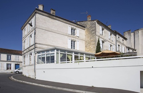 Angouleme House | Maison 350 m Centre, Chambres Calmes, Spacieuses
