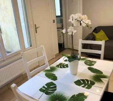 La Courneuve House | Maison accueillante à La Courneuve avec jardin clôturé