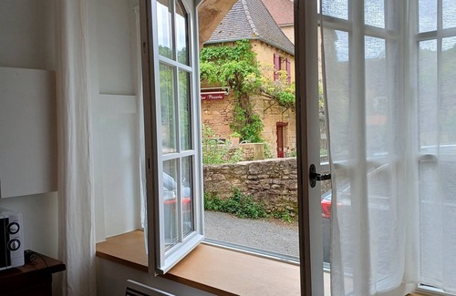 Saint-Leon-sur-Vezere House | MAISON ANCIENNE DE FAMILLE AU CŒUR D'UN VILLAGE DU PÉRIGORD NOIR