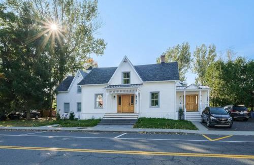 Bromont House | Maison ancestrale complètement rénovée 4 chambres