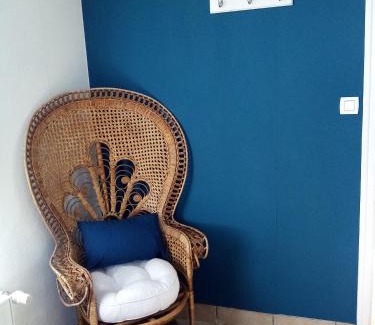 Quevert House | maison aux volets bleus