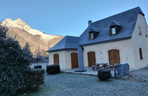 Bazus-Aure House | Maison Avec Cheminée, Terrasse et Superbe vue sur la Montagne