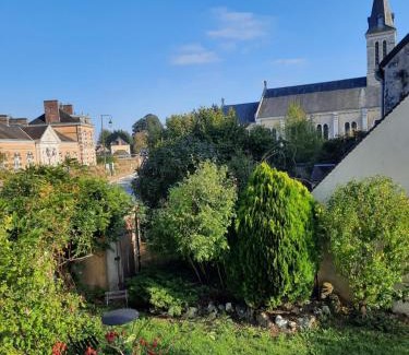 Cour-Maugis sur Huisne House | Maison avec jardin dans petit bourg typiquement Percheron - Le Colombier