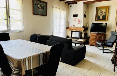 Espelette House | Maison Basque T4 à Espelette : 5 adultes + 2 enfants, Internet, Jardin, Animal OK - FR-1-495-2