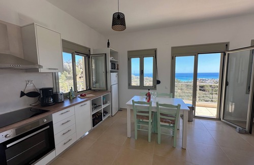 Mires Villa | Maison Bord de mer Avec Piscine Privée