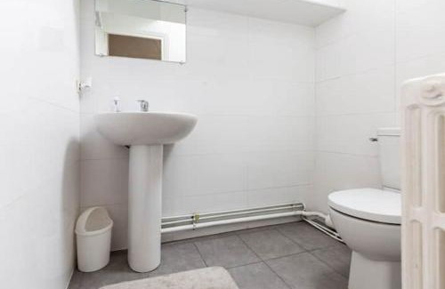 Melun House | Maison Briand - Petite chambre chez l'habitant - Melun Centre - Wifi, Netflix, Smart TV, Lit à mousse mémoire de forme