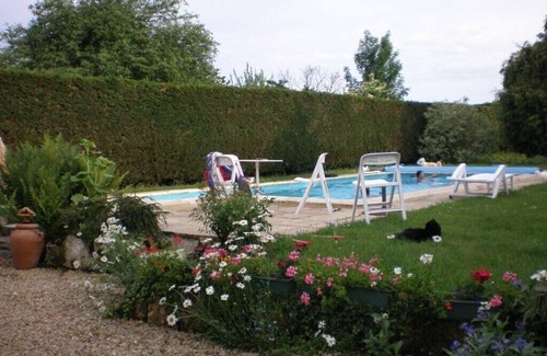 Saacy-sur-Marne House | Maison Briarde sleeps 6, heated pool, private garden, private parking