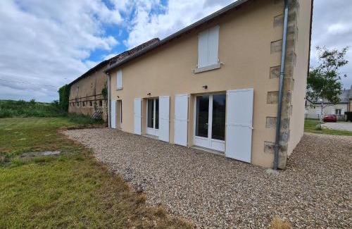 Montierchaume House | Maison calme avec jardin et terrasse, proche Châteauroux, 3 chambres, 3 salles de bain, parking inclus - FR-1-591-359