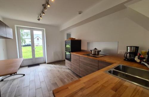 Montierchaume House | Maison calme avec jardin et terrasse, proche Châteauroux, 3 chambres, 3 salles de bain, parking inclus - FR-1-591-359