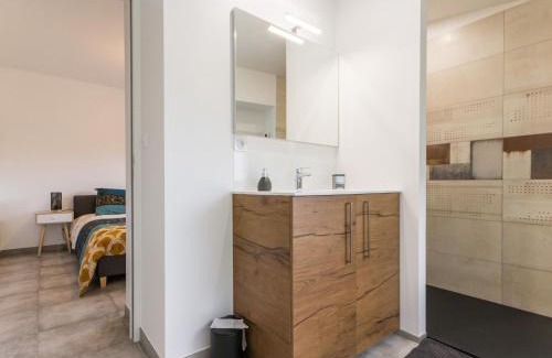 Clisson House | Maison calme, rénovée, proche Clisson – 3 chambres, terrasses, jardin, pétanque, stationnement privé - FR-1-306-1208