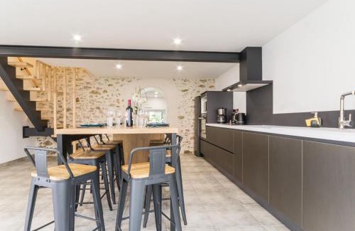 Clisson House | Maison calme, rénovée, proche Clisson – 3 chambres, terrasses, jardin, pétanque, stationnement privé - FR-1-306-1208