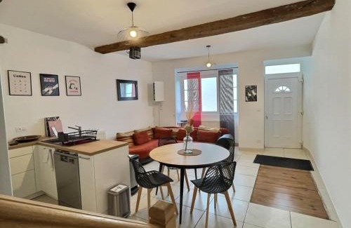 Amberieu-en-Bugey House | Maison chaleureuse de 5 chambres au cœur de la ville
