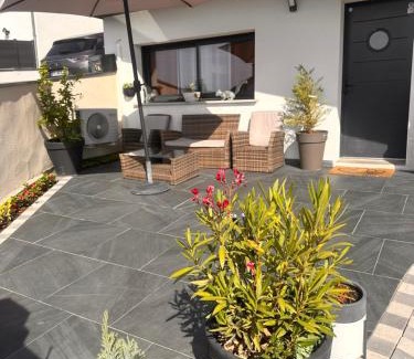 Clermont-Ferrand Apartment | Maison Chanteranne avec parking gratuit