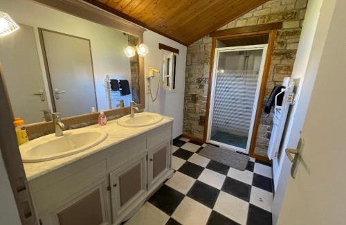 Bouin House | Maison climatisée, 2 gîtes, 2 chambres, 15 hectares, loisirs, animaux acceptés - FR-1-426-520