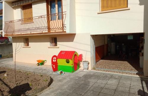Montlucon House | Maison confortable à Montluçon avec Jardin clôturé