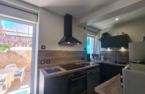 Chabris House | Maison confortable près des Châteaux de la Loire et Zoo de Beauval avec cour et parking privé - FR-1-591-367