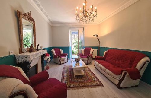 Chabris House | Maison confortable près des Châteaux de la Loire et Zoo de Beauval avec cour et parking privé - FR-1-591-367