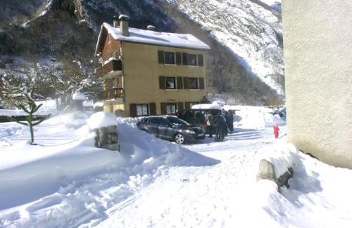Cauterets House | Maison cosy à Cauterets avec vue sur les montagnes et jardin
