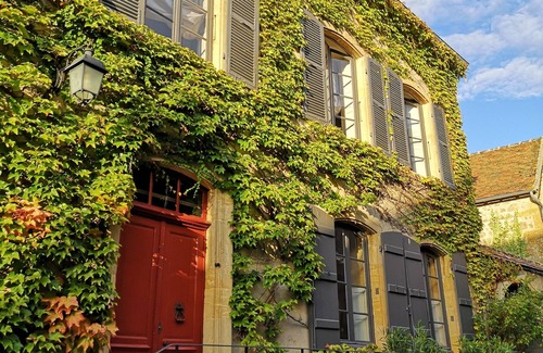 Bois-Sainte-Marie Apartment | Maison D'hôtes "les Tillets"