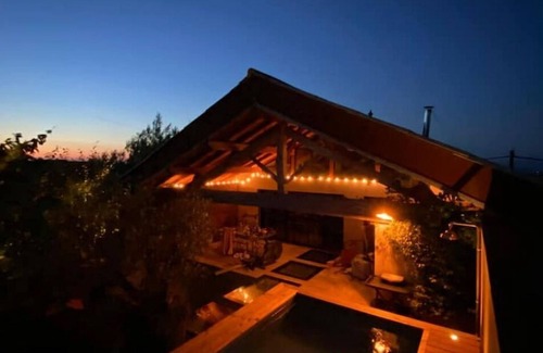 Les Echets House | Maison Darchitecte Avec Toit Terrasse Piscine