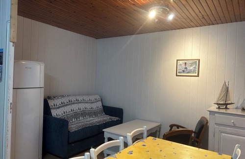 Picherande House | Maison de Bourg à Picherande à 12 km de Super Besse, 20 km de Besse en Chandesse