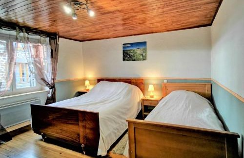 Mazeyrat-Aurouze House | Maison de bourg restaurée avec cour privative au coeur d'un village paisible, proche gorges de l'Allier et sites historiques - FR-1-582-220