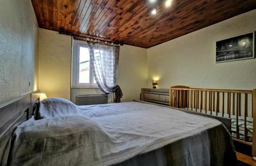 Mazeyrat-Aurouze House | Maison de bourg restaurée avec cour privative au coeur d'un village paisible, proche gorges de l'Allier et sites historiques - FR-1-582-220