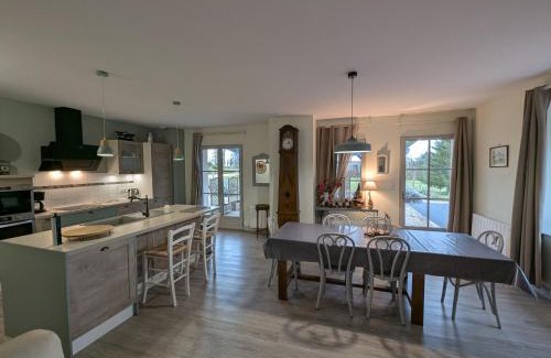 Gy House | Maison de caractère à Gy avec parking et Wifi - FR-1-583-448
