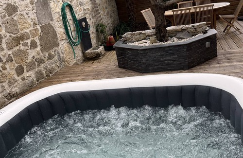 Nerac House | Maison de Charme Avec spa et Patio Privé