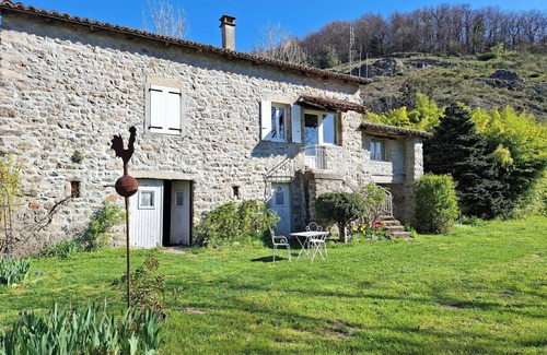 Valgorge House | Maison de Famille Dans Parc de Verdure