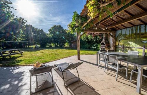Froidfond House | Maison de ferme rénovée avec cheminée, terrasse et jardin clos - à 800m du bourg de Froidfond - FR-1-426-149